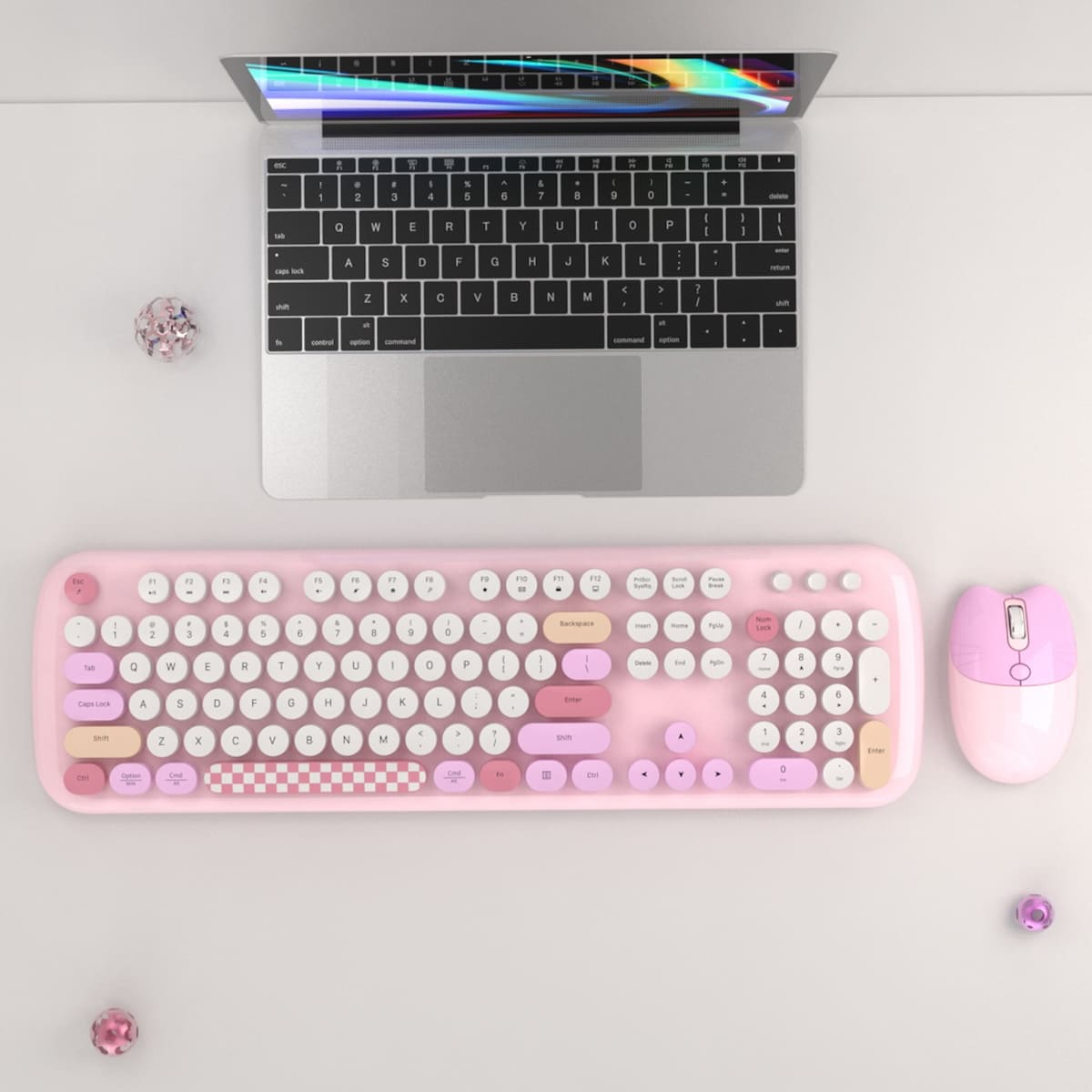 rosa trendige moderne kabellose Tastatur und Maus